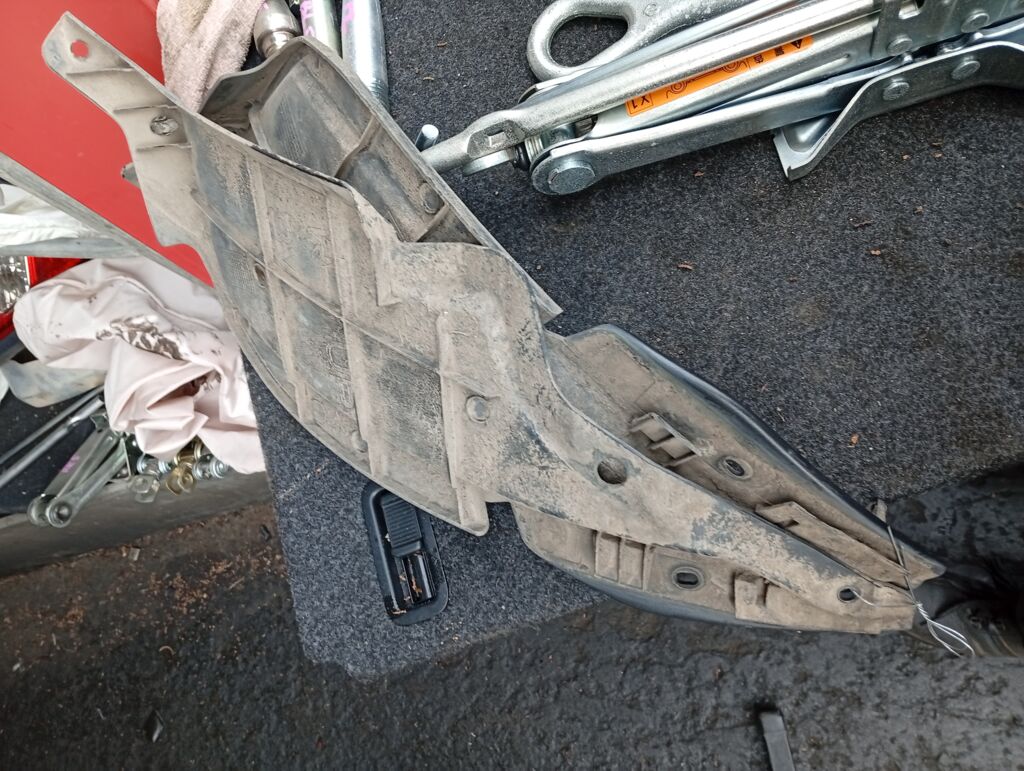 Подкрылок 78819-3VA0A, 78818-3VA0A, 85221-3VA0B на Nissan Note E12 HR12DDR Фото 2