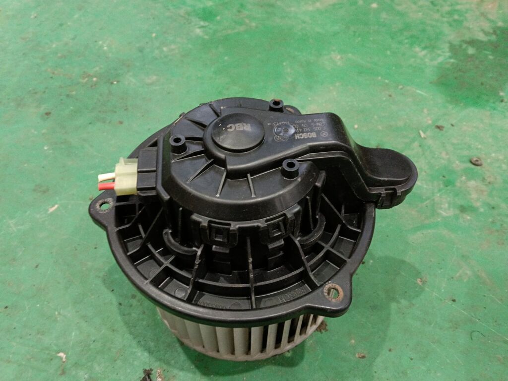 Мотор печки на Hyundai Solaris RB F00S3B2411
