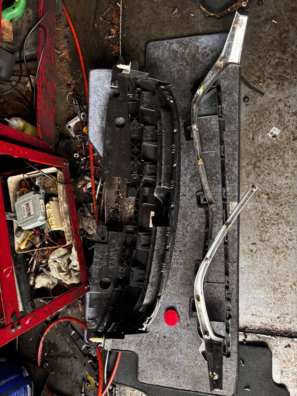 Решетка радиатора на Mazda Demio DJ5FS D09H-50-717