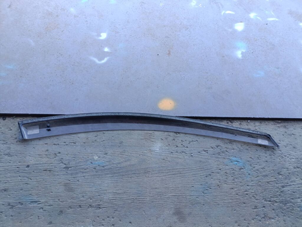 Ветровик на Toyota Prius NHW20 Фото 2