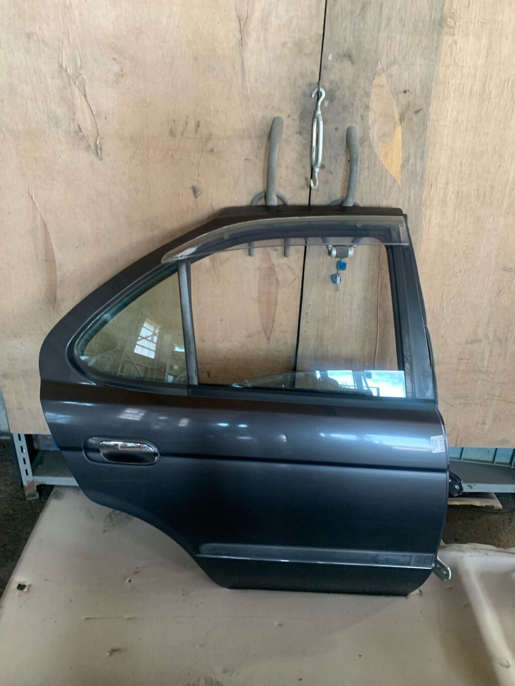 Дверь боковая на Nissan Sunny FB15, Заднее Правое расположение
