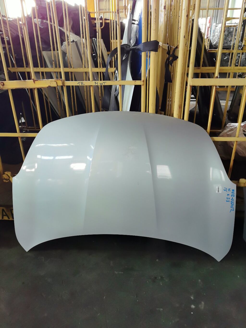 Капот на Nissan Wingroad NY12 F5100 CV0MM