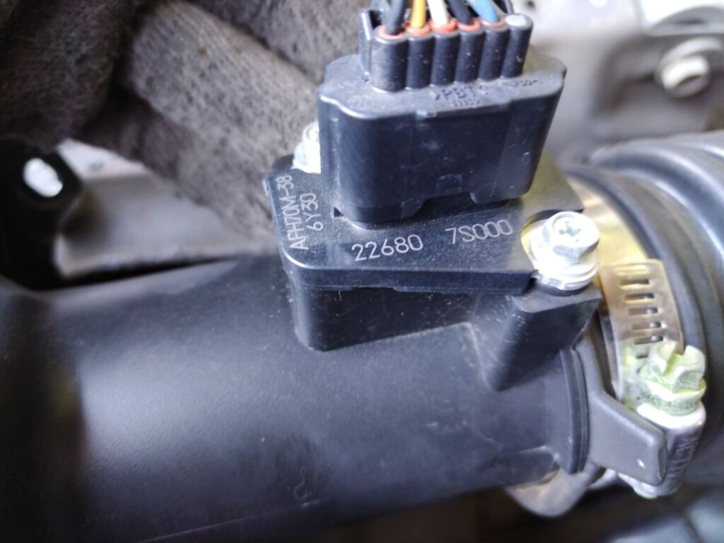 Корпус воздушного фильтра на Nissan Skyline V36 VQ25HR