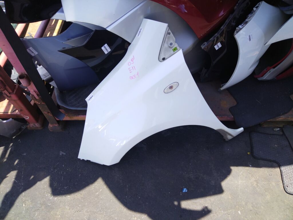 Крыло переднее на Nissan Note E11, Левое расположение