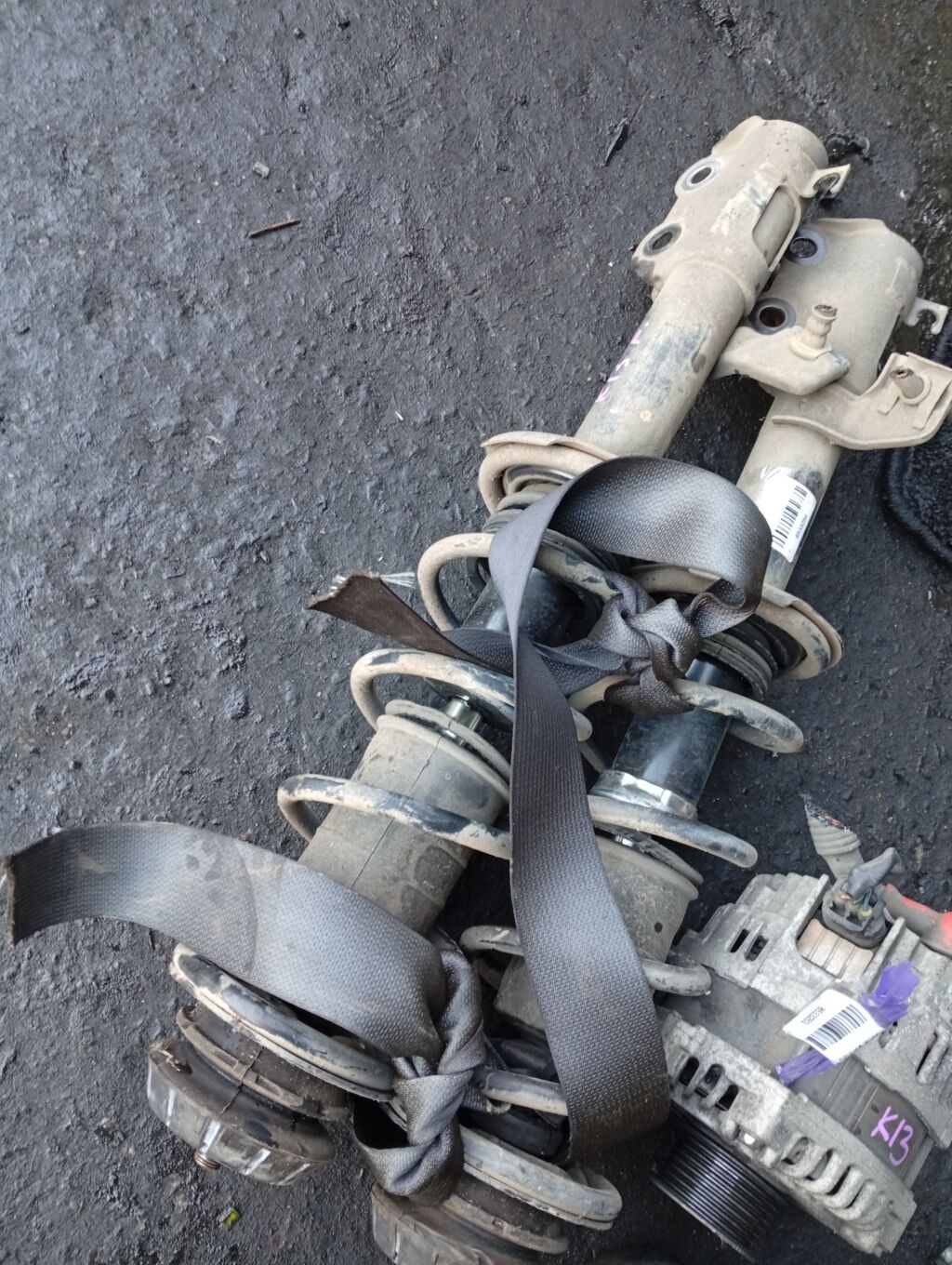 Стойка амортизатора на Nissan March K13 HR12DE, Переднее расположение