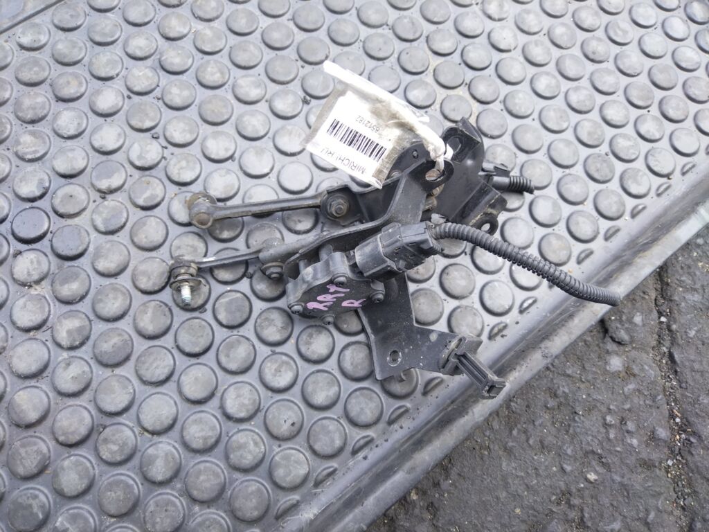 Датчик регулировки наклона фар на Honda Elysion RR1