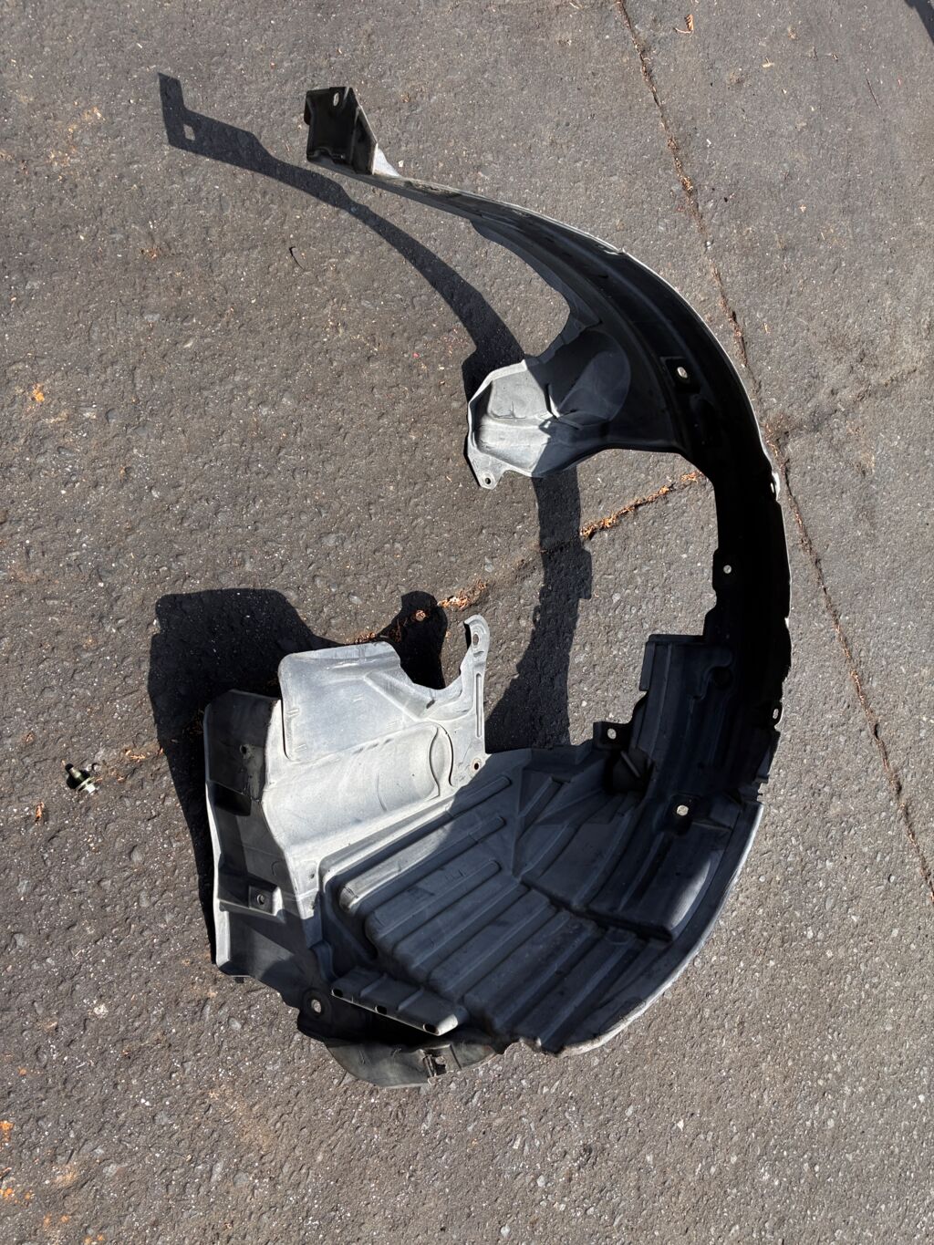 Подкрылок на Nissan March AK12 CR12DE 63842-CT00A, Переднее Правое расположение