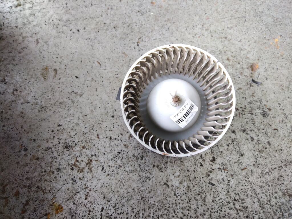 Мотор печки на Nissan Tiida C11