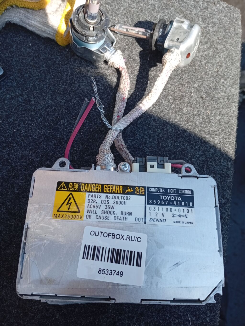 Блок розжига ксенона на Toyota Isis ANM10G 85967-41010