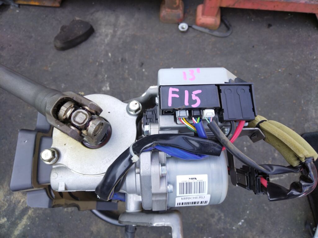 Рулевая колонка на Nissan Juke F15