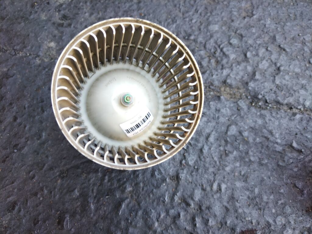 Мотор печки на Nissan March K13