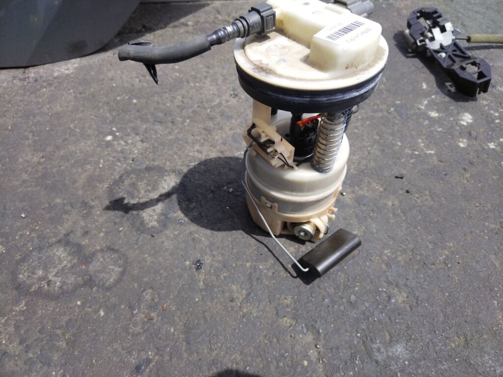 Бензонасос на Nissan Tiida C11 HR15DE