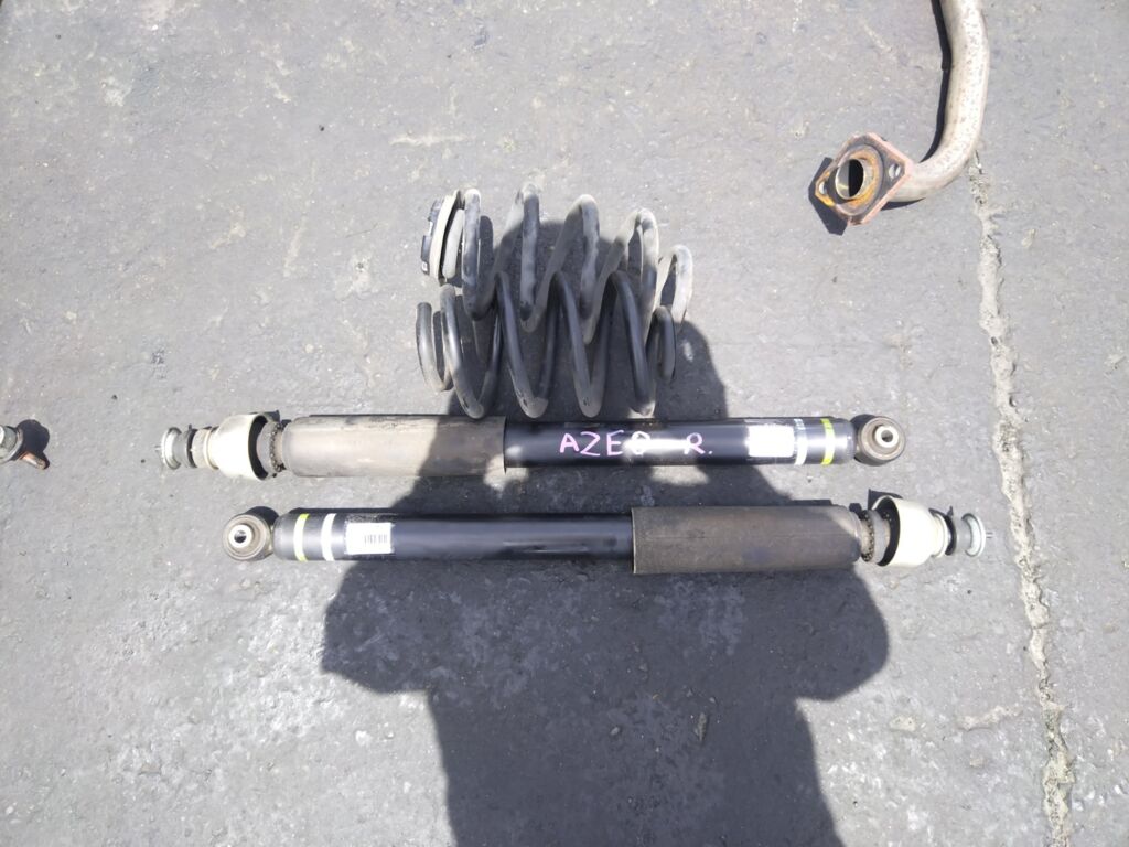 Амортизатор на Nissan Leaf AZE0, Заднее расположение