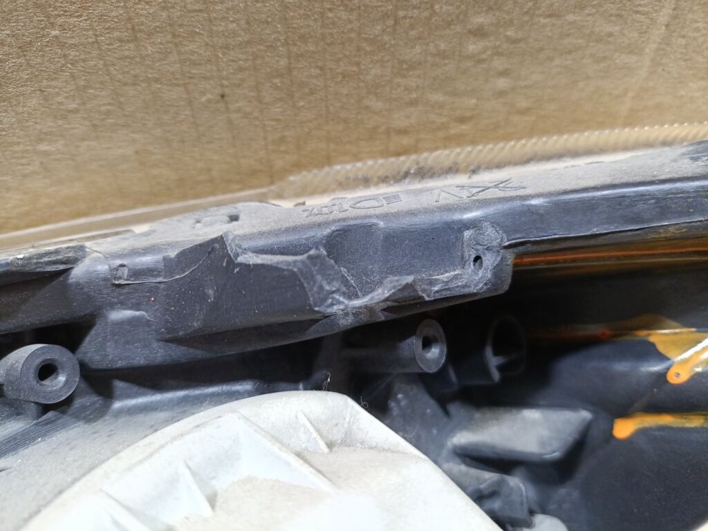 Фара на Toyota Avensis AZT250 05-41, Правое расположение