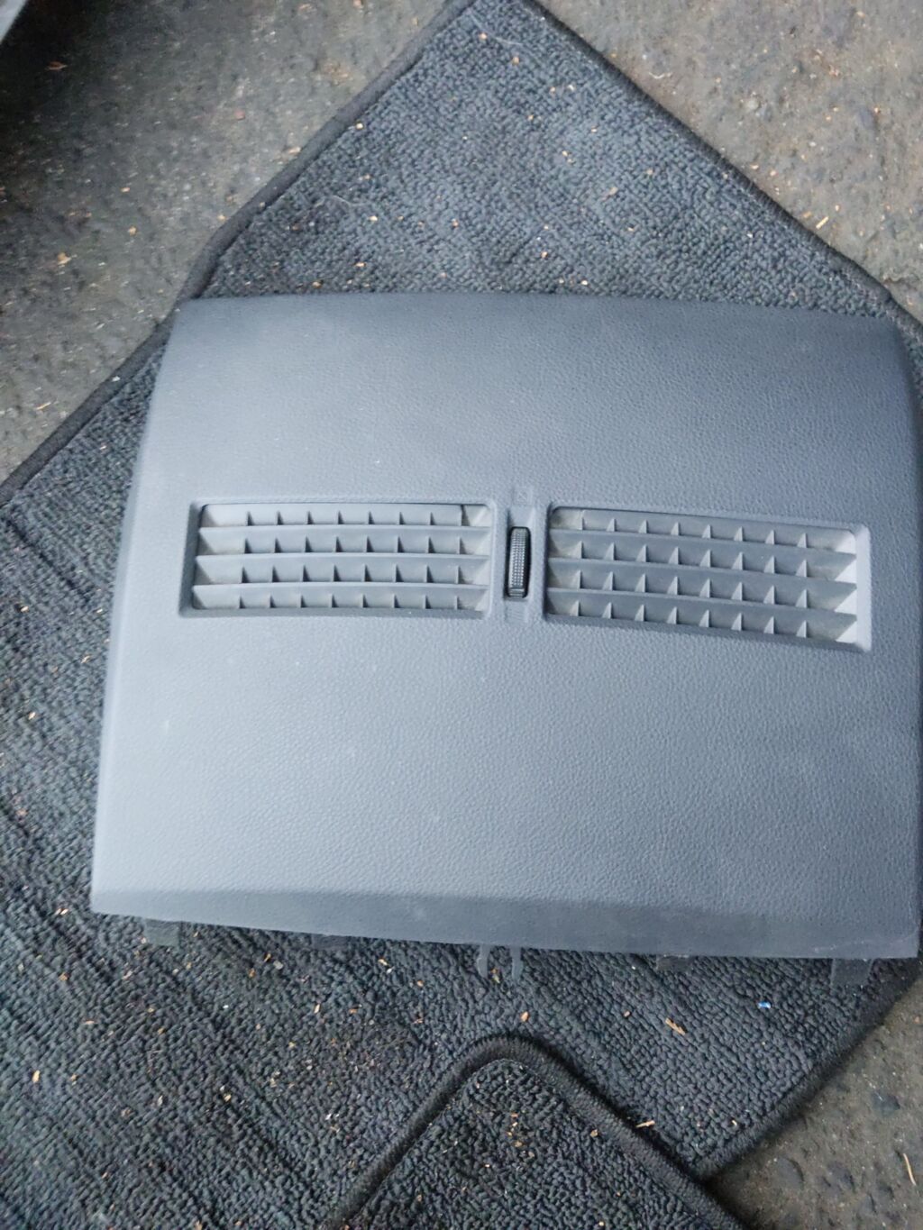 Воздуховод на Nissan Tiida C11 68414-ED000