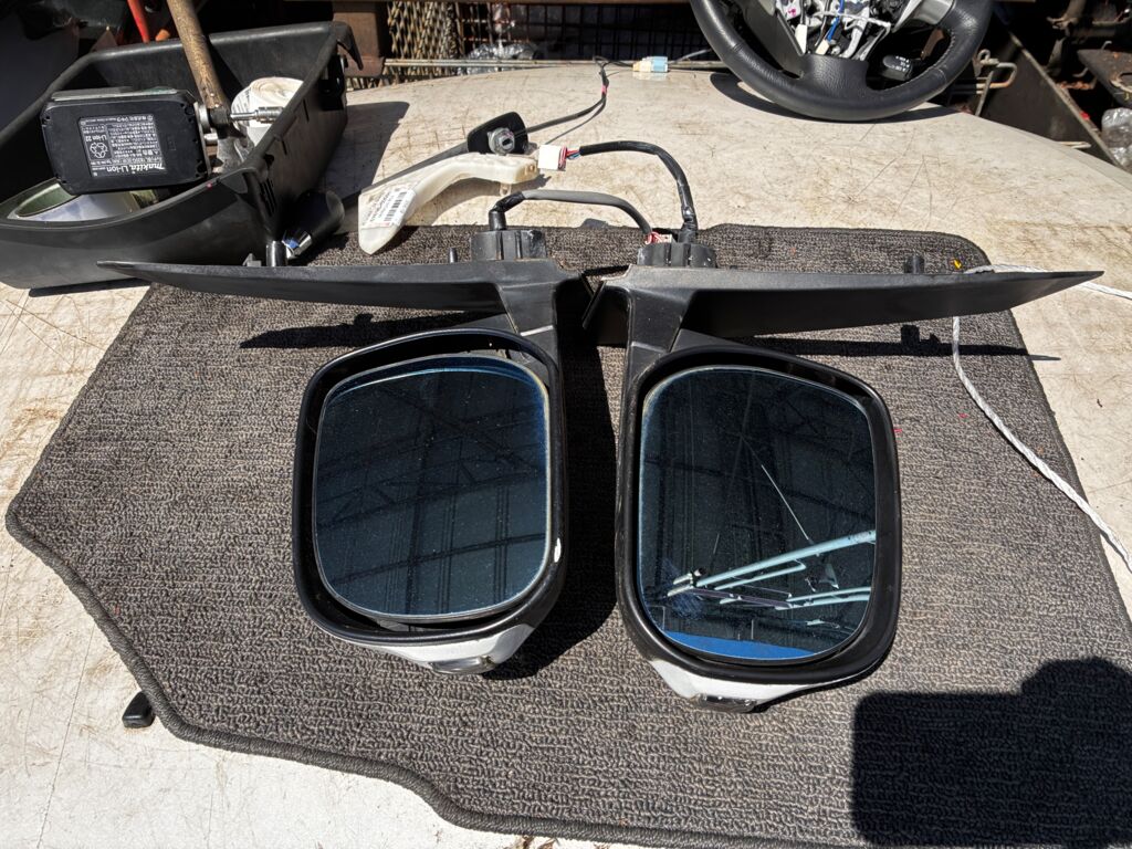 Зеркало двери боковой на Toyota Ractis NCP100