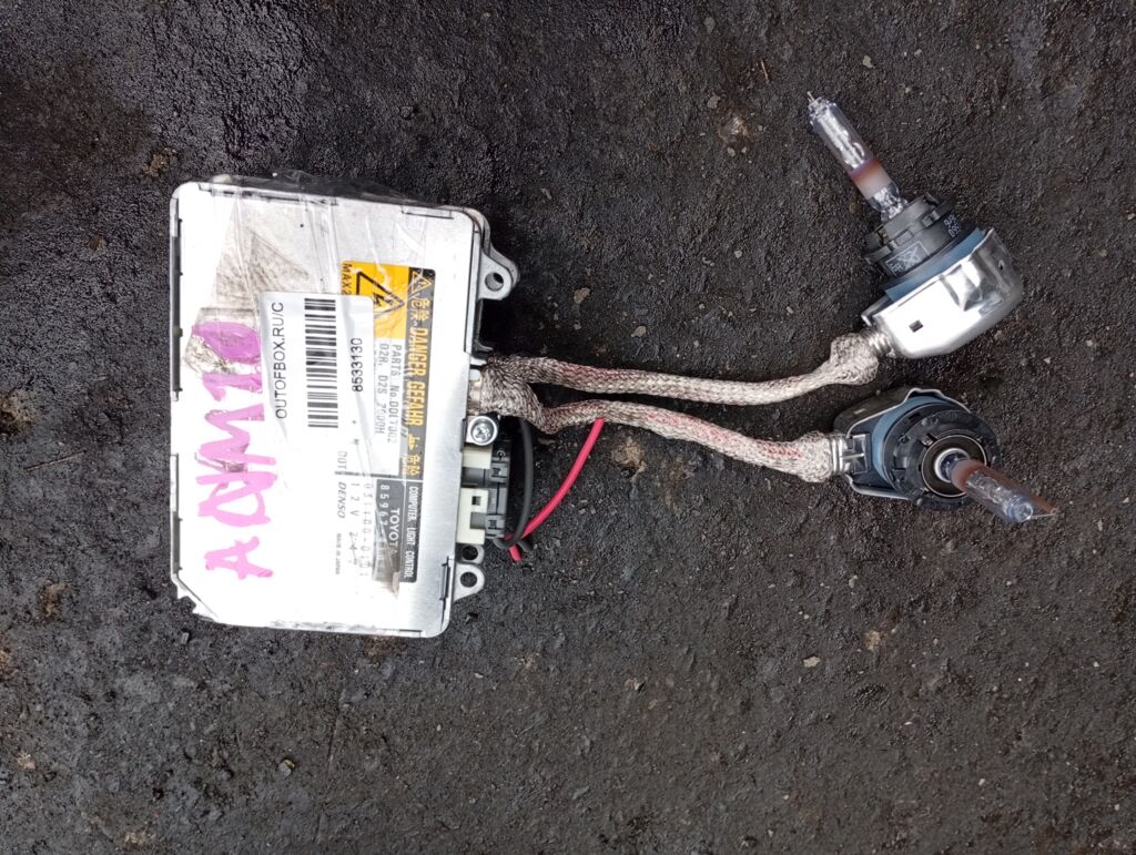 Блок розжига ксенона на Toyota Isis ANM10G 85967-41010