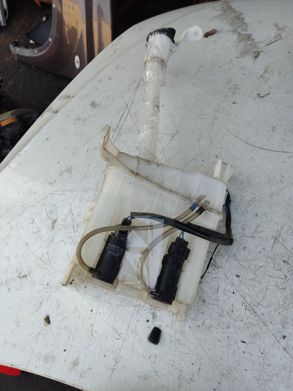 Бачок омывателя на Toyota Noah ZRR70W 060851-074