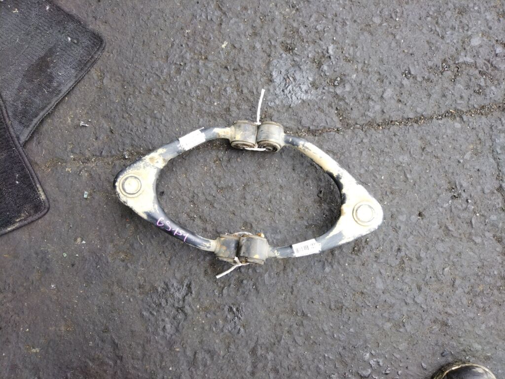 Рычаг на Toyota Crown GS151 1G-FE, Переднее Верхнее расположение