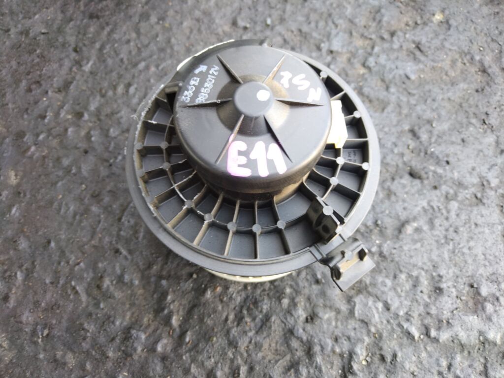 Мотор печки на Nissan Note E11