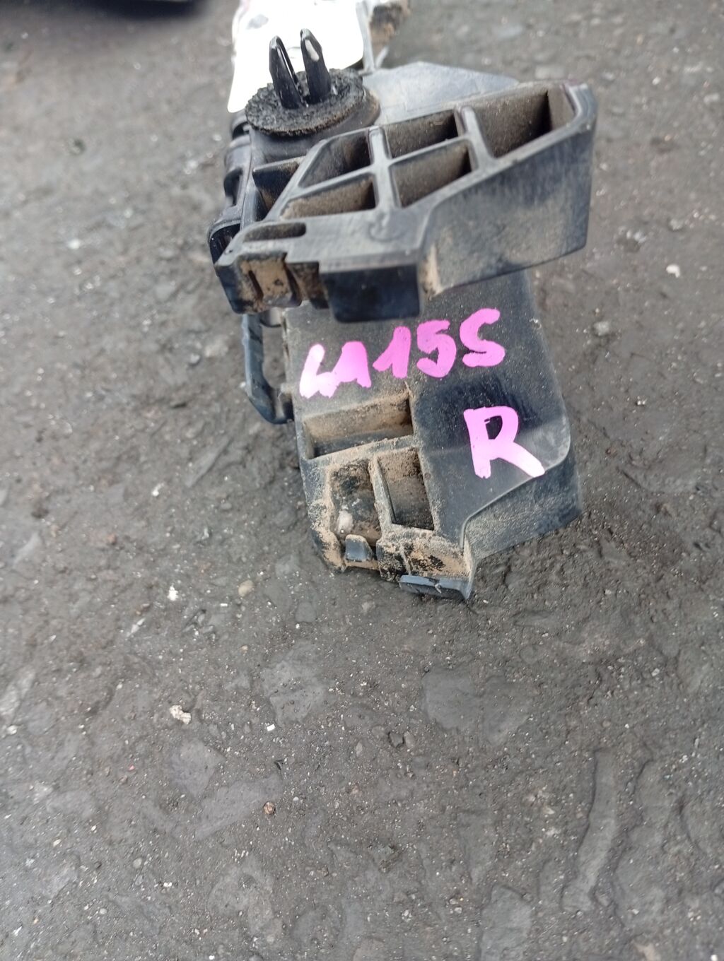 Крепление бампера на Daihatsu Move LA150S 52156-B2320  52155-B2320, Заднее расположение