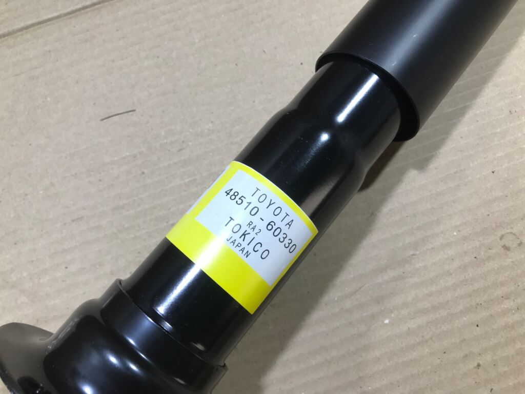 Амортизатор на Toyota Land Cruiser Prado VZJ121W 3RZ-FE TOYOTA 48510-69525, Переднее расположение