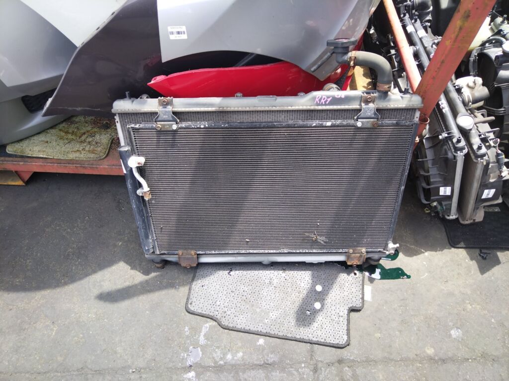 Радиатор ДВС на Honda Elysion RR1 K24A