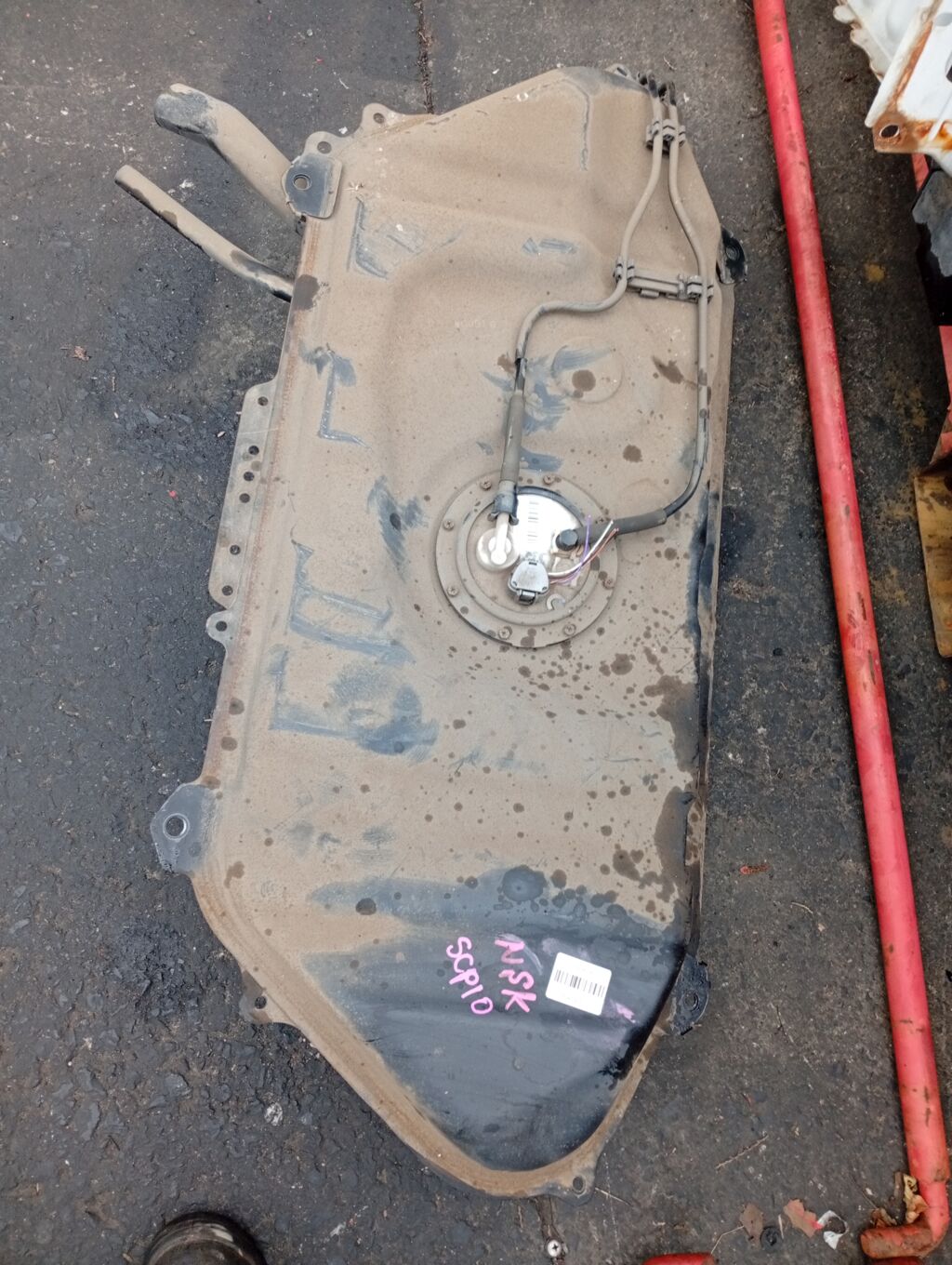 Бак топливный на Toyota Vitz SCP10 1SZ-FE 77001-52020  77001-52021