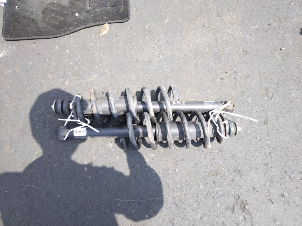 Амортизатор на Honda Elysion RR1, Заднее расположение