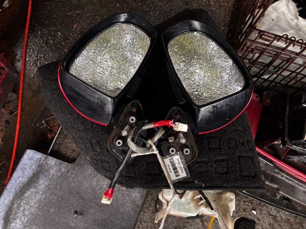 Зеркало двери боковой на Toyota Prius ZVW30