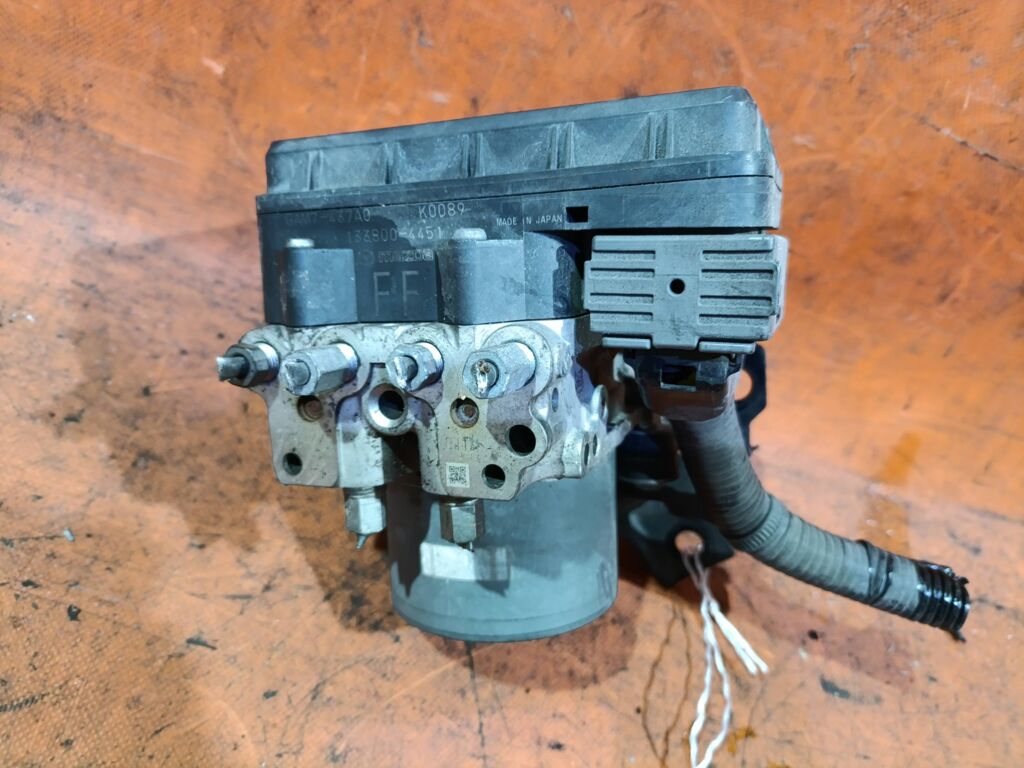 Блок ABS на Mazda Atenza GH5FW