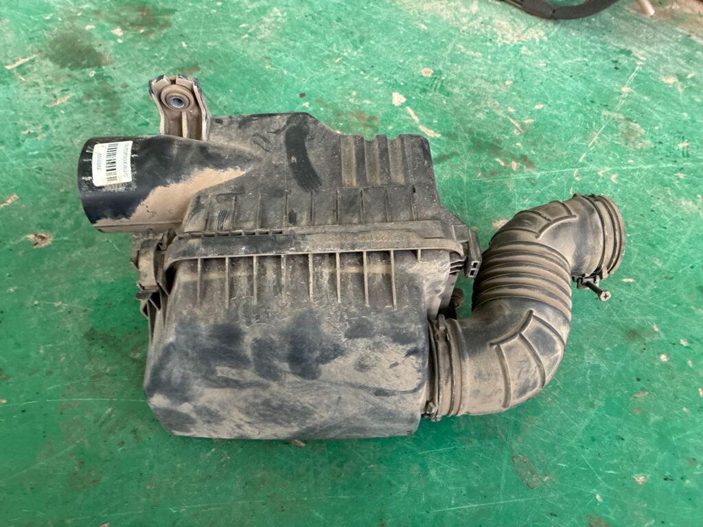 Корпус воздушного фильтра на Kia Cerato YD G4FG 28140-3X000