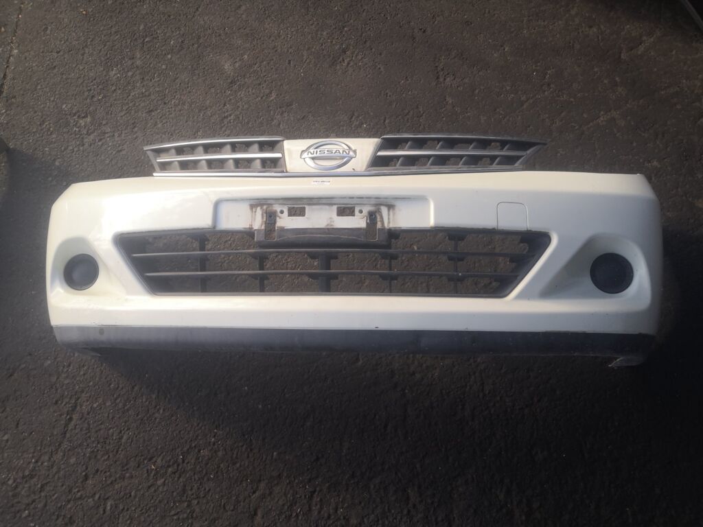 Бампер на Nissan Tiida C11 62022-1JY0H  62022-ED025  62022ED025  62022ED540  62022EM00J  DS04213BA  DS04232BA  DS04232BB  DT20100000000  DT20200001000  GD6930  HQ62022EM00J  NS01001DB  NSL10507507  STDTW5000A0  U0505084  UNTEM622294, Переднее расположение
