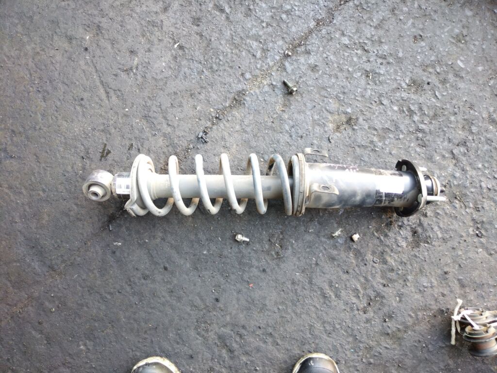 Стойка амортизатора на Toyota Mark X GRX130 4GR-FSE 48530-22651, Заднее расположение