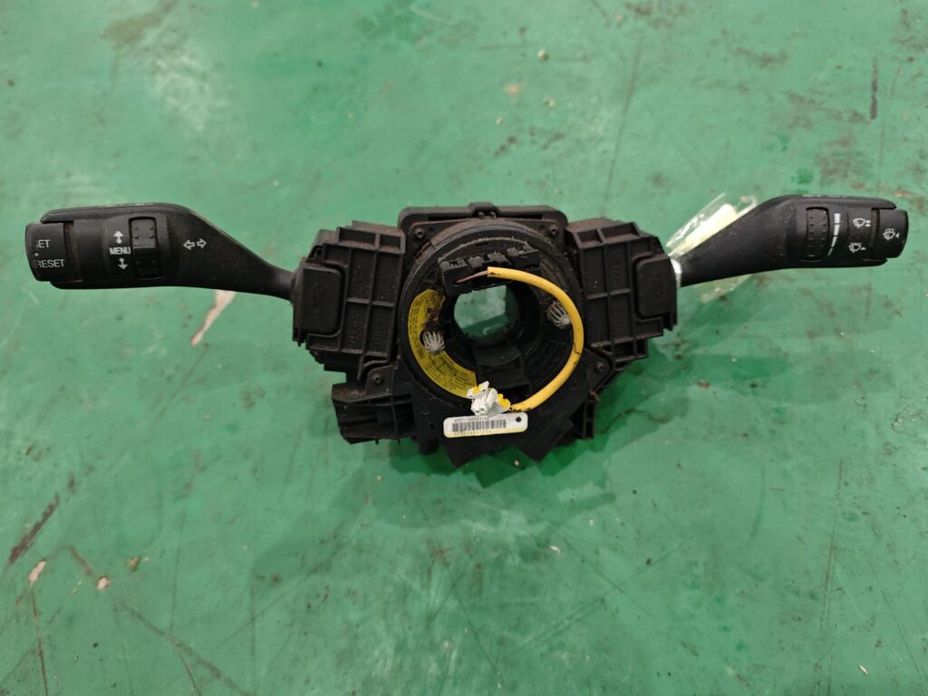 Переключатель поворотов на Ford Focus 2 4M5T-14A664-AB
