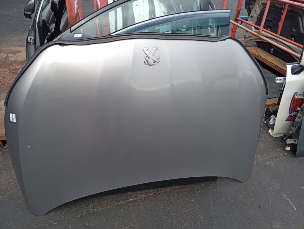 Капот на Peugeot 308