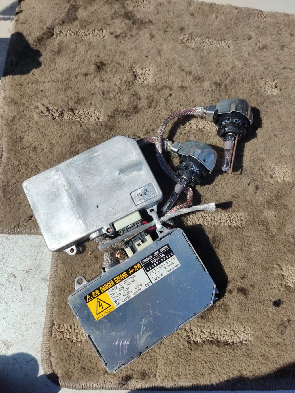 Блок розжига ксенона на Toyota Crown GRS180 85967-50020
