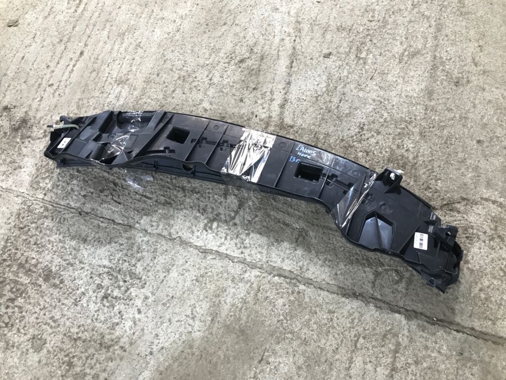 Решетка под лобовое стекло 55708-B2150 на Daihatsu Move LA110S Фото 2