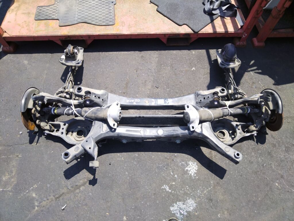 Балка подвески на Toyota Prius ZVW50 2ZR-FXE, Заднее расположение