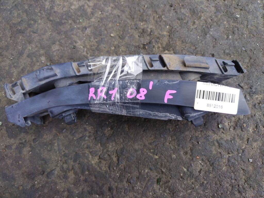 Крепление бампера на Honda Elysion RR1, Переднее расположение