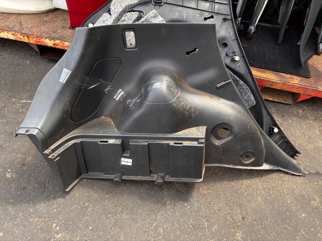 Обшивка багажника на Toyota Ist NCP61 64715-52130, Заднее Левое Нижнее расположение