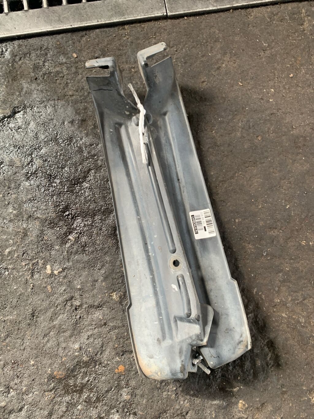 Подкрылок на Nissan Cube AZ10 CGA3DE 78818-2U700 78819-2U700, Заднее расположение
