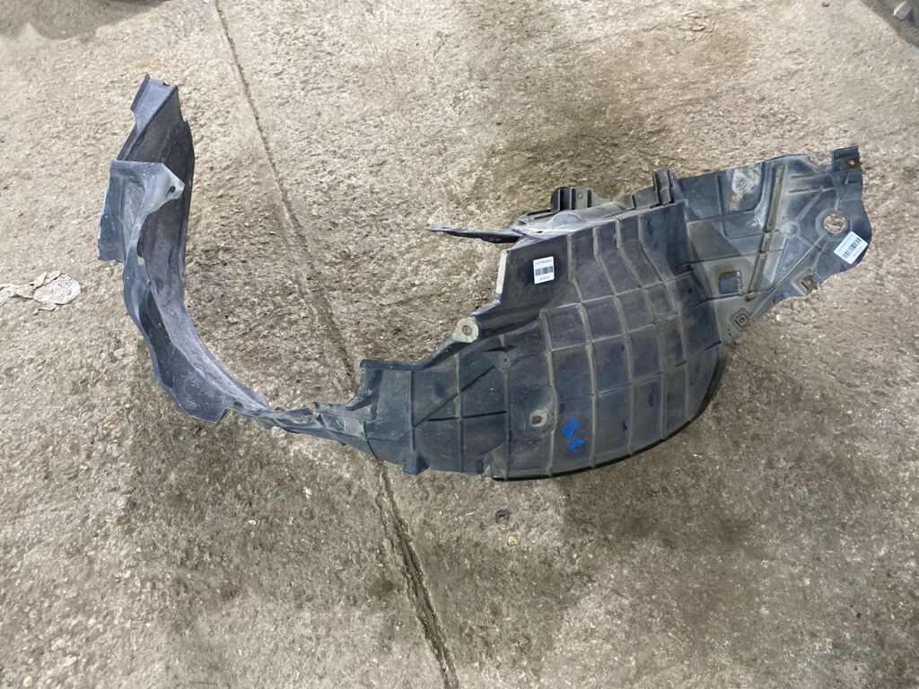 Подкрылок на Nissan Note E11 638401U600  212630  2711FP1  2711FP1T  63840-8Y20A  63840-9U000  63840-9U20A  63840-9U20B  638429U000  8400-618  915.NS11115R  974592  DS11174AR  DT501016L0R00  FP 5013 388  NNNOT06-300-R  NNNOT06300R  NNNOT06301R  PDS11174AR  ST-DTE1-016L-1, Переднее Правое расположение
