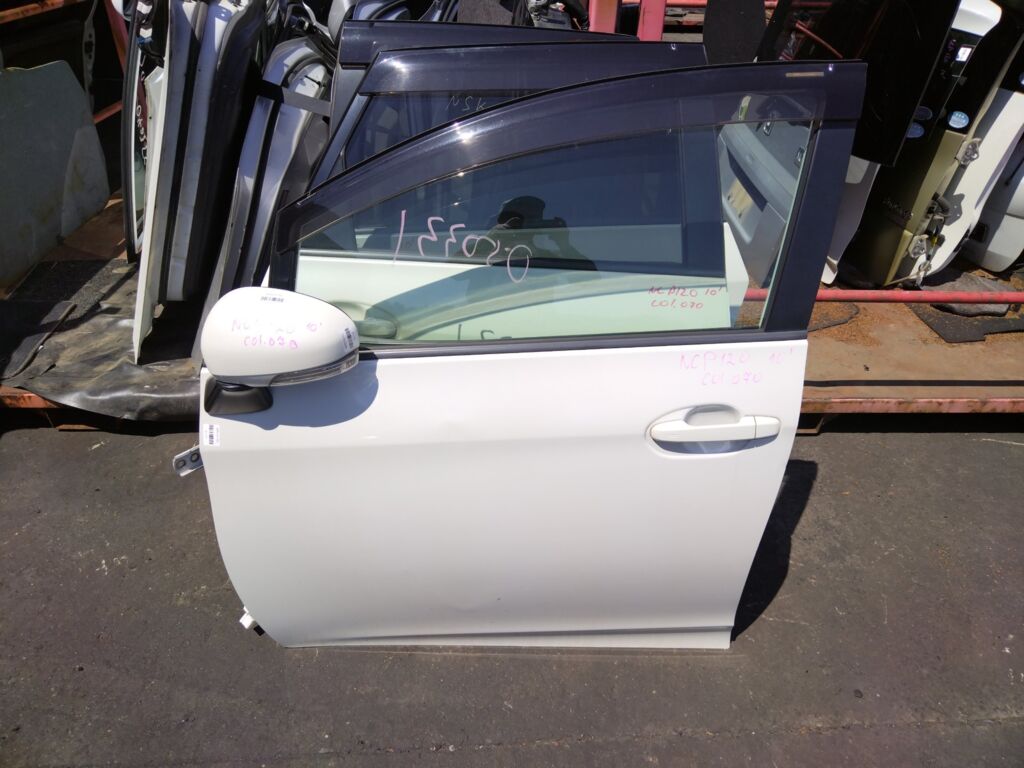 Дверь боковая на Toyota Ractis NCP120, Переднее Левое расположение