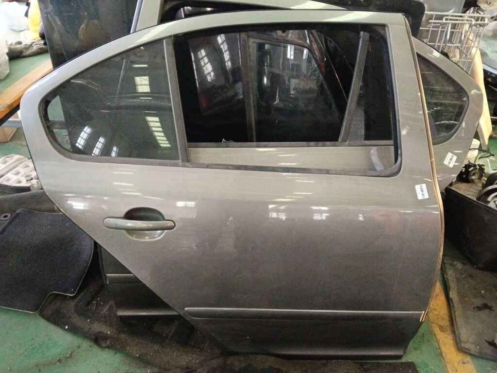 Дверь боковая на Skoda Octavia 1Z, Заднее Правое расположение