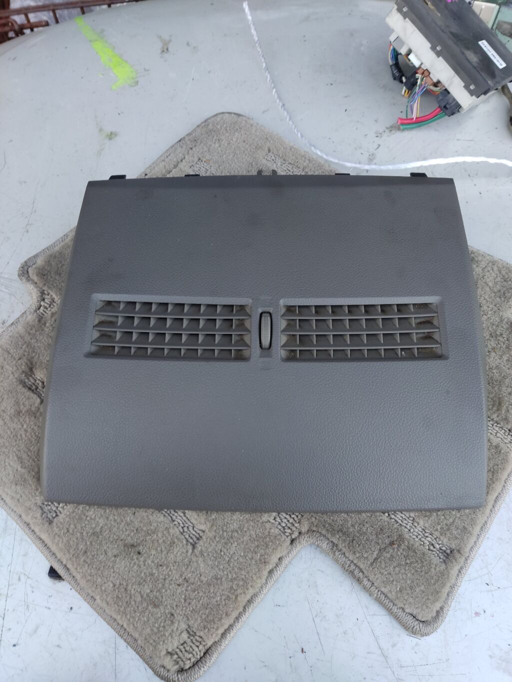 Воздуховод на Nissan Tiida C11 68414-ED000