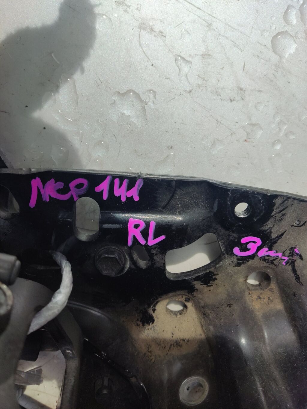 Ролик двери на Toyota Porte NCP141, Левое расположение