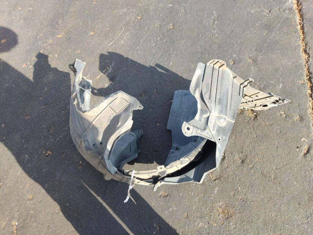 Подкрылок на Nissan Note NE11 HR15DE 63840-1U600  63843-1U6000, Переднее расположение