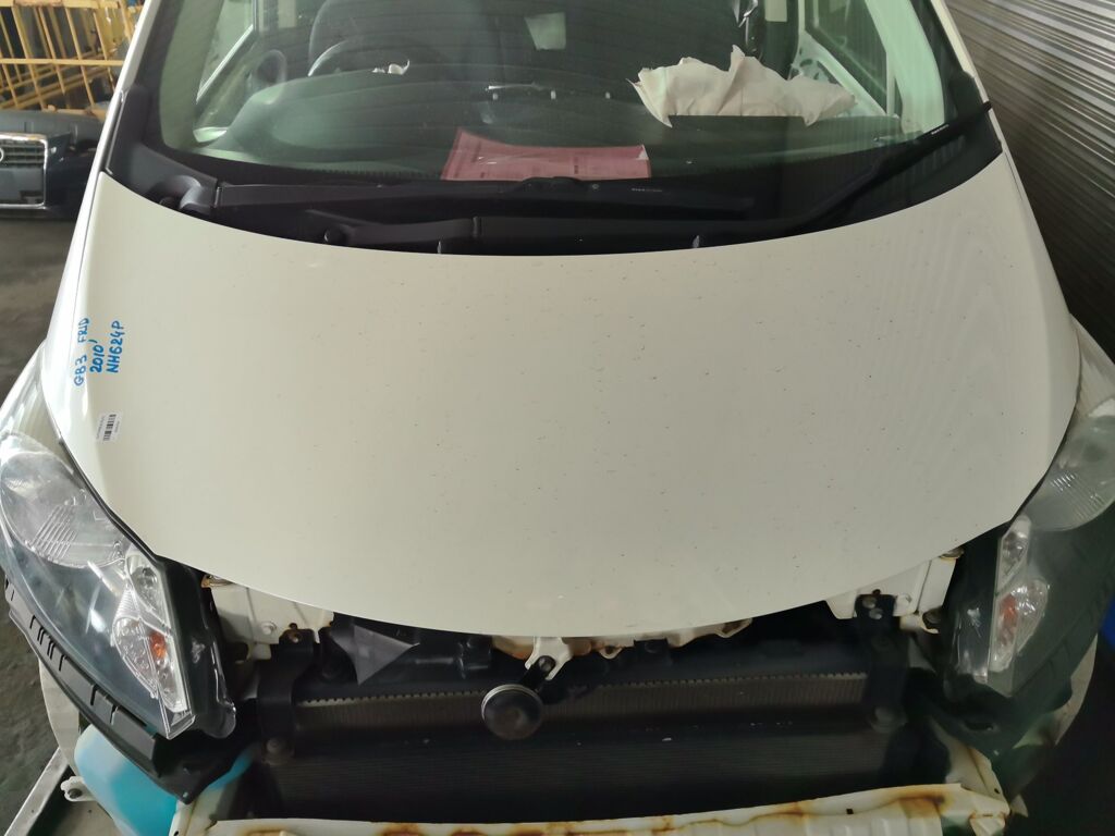 Капот на Honda Freed GB3