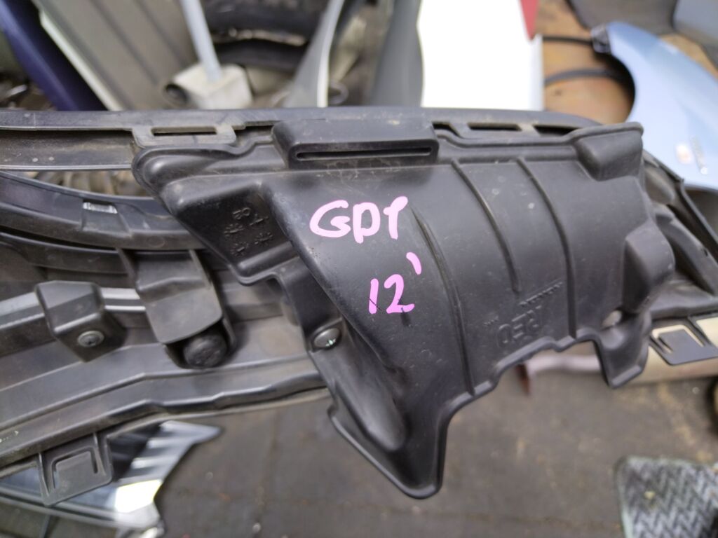 Решетка радиатора на Honda Fit Hybrid GP1 71121-TF2-901-M1